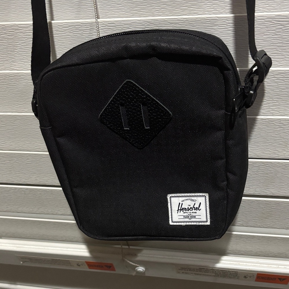Herschel Supply Company Black Crossbody Pouch - Picture 3 of 7